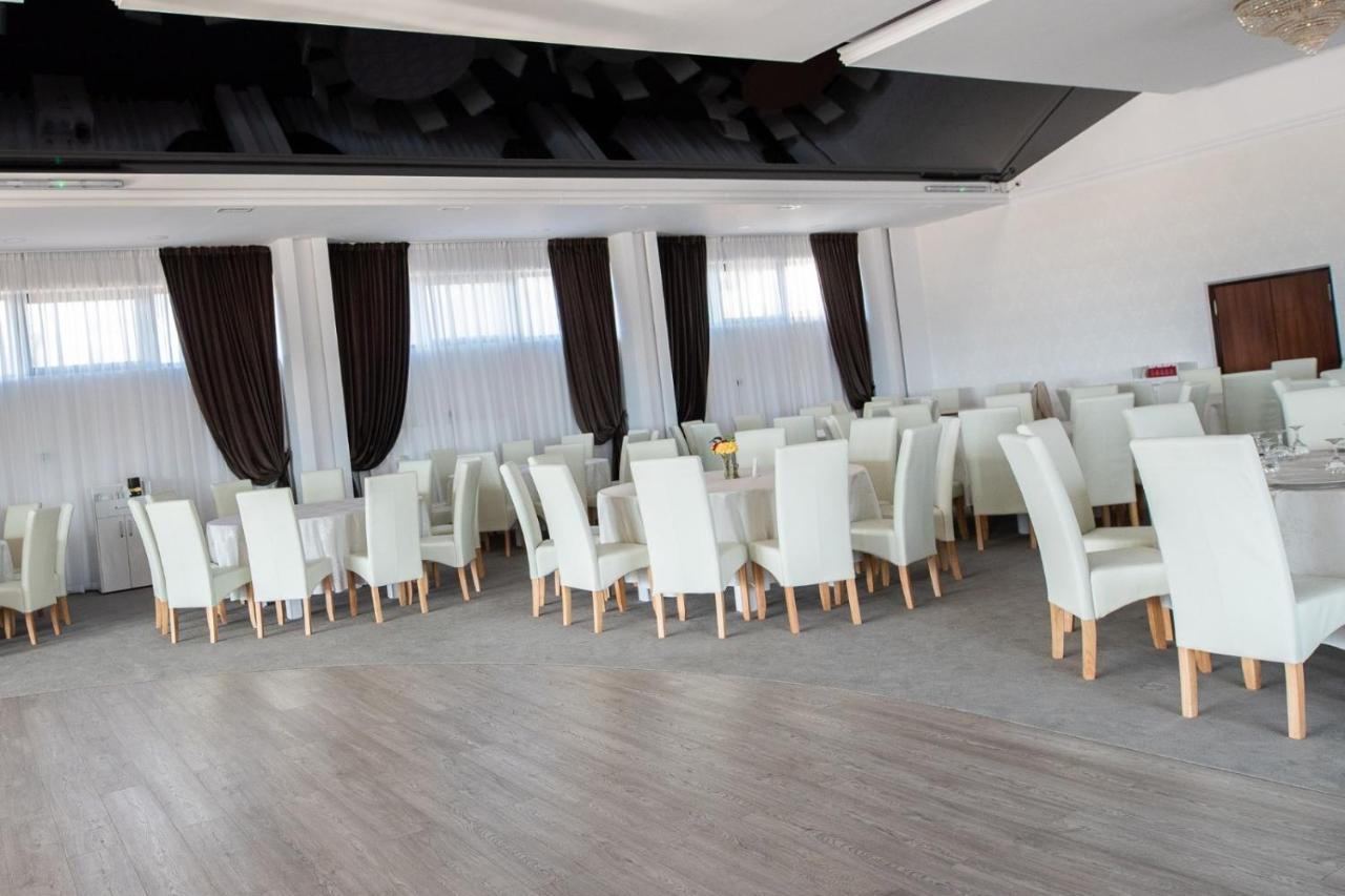 Complex Noblesse Hotel Vaslui Exterior photo