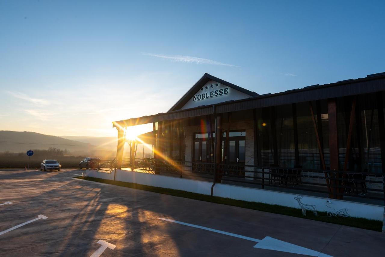 Complex Noblesse Hotel Vaslui Exterior photo