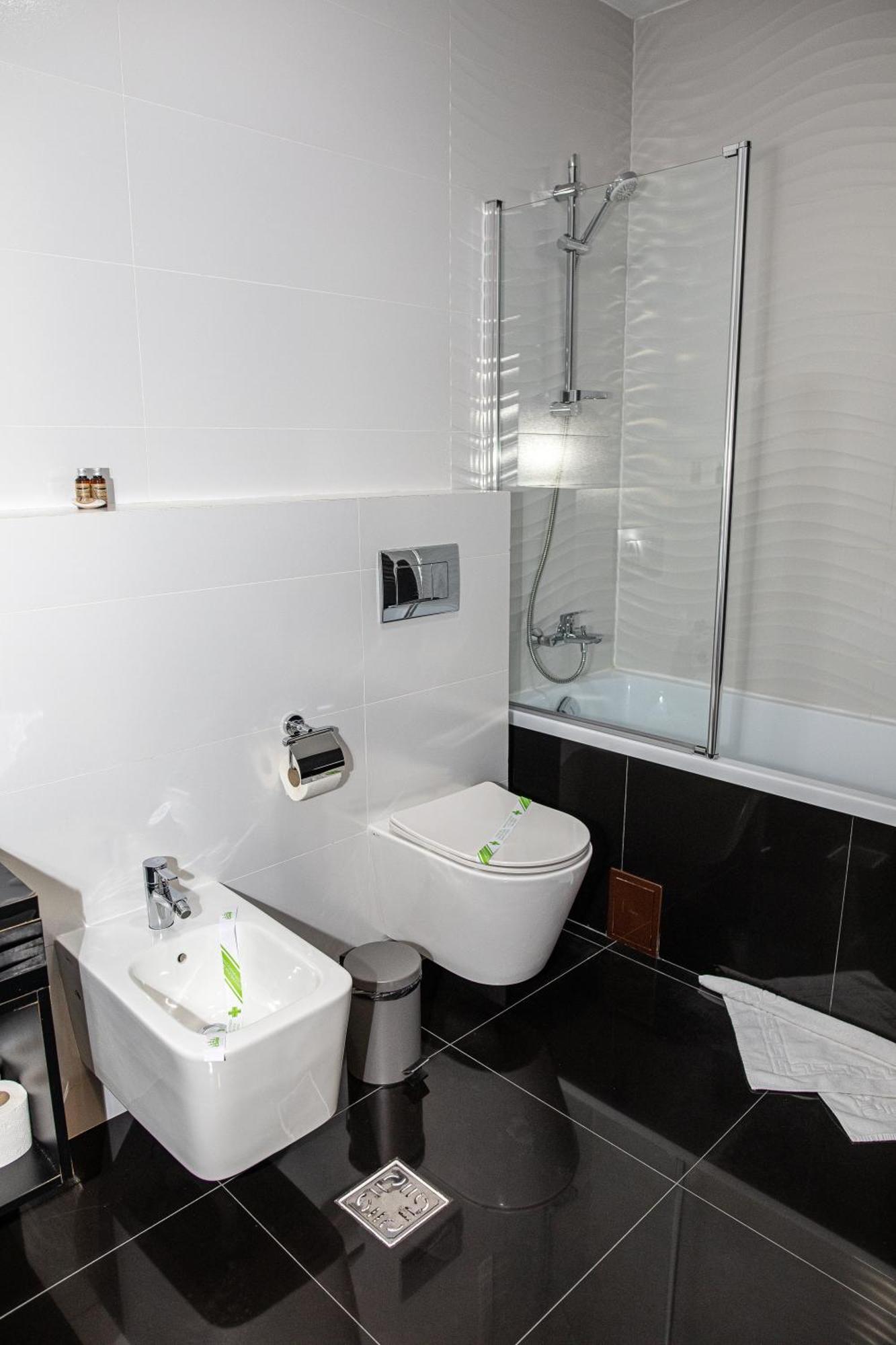 Complex Noblesse Hotel Vaslui Exterior photo